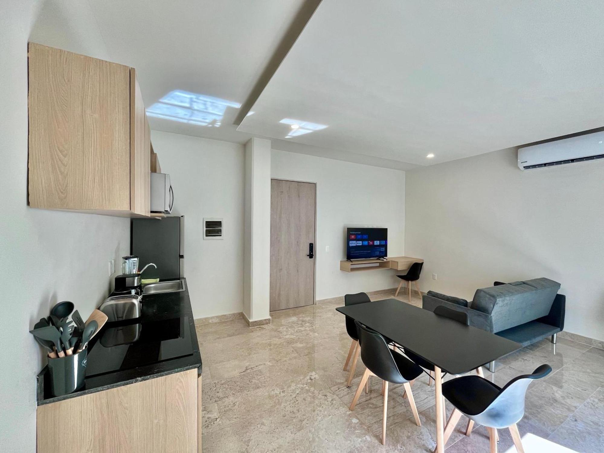 Spacious Ground Floor Apartment *